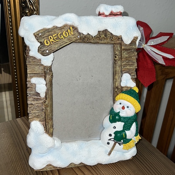 Adorable U of O Snowman Picture Frame 4x6” Photos Team Spirit Oregon Cabin - Picture 4 of 7